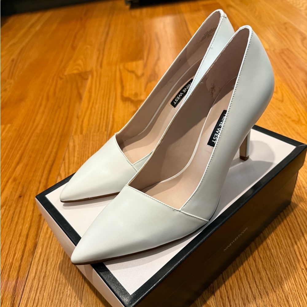 Nine West White Pointed Toe Leather Pumps
